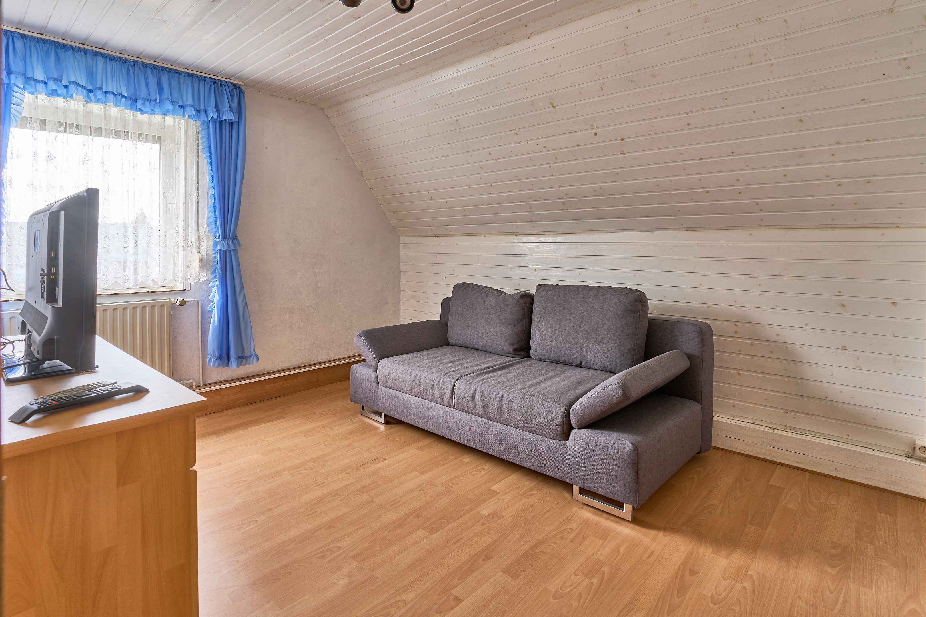 Doppelhaushälfte in Dormagen-Delhoven – viel Potenzial auf großzügigem 613 m²-Grundstück – Ansicht 8
