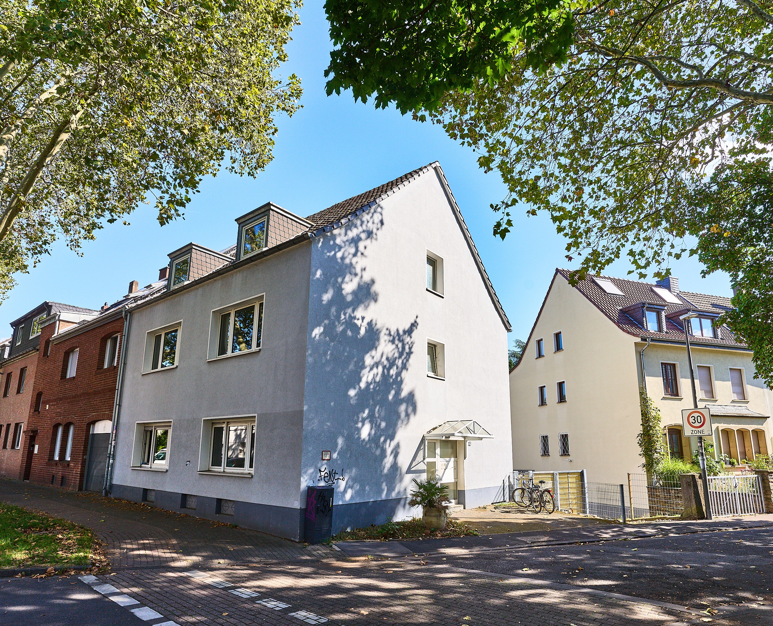 Gepflegtes Mehrfamilienhaus als perfekte Kapitalanlage in begehrter Wohnlage in Köln-Bickendorf